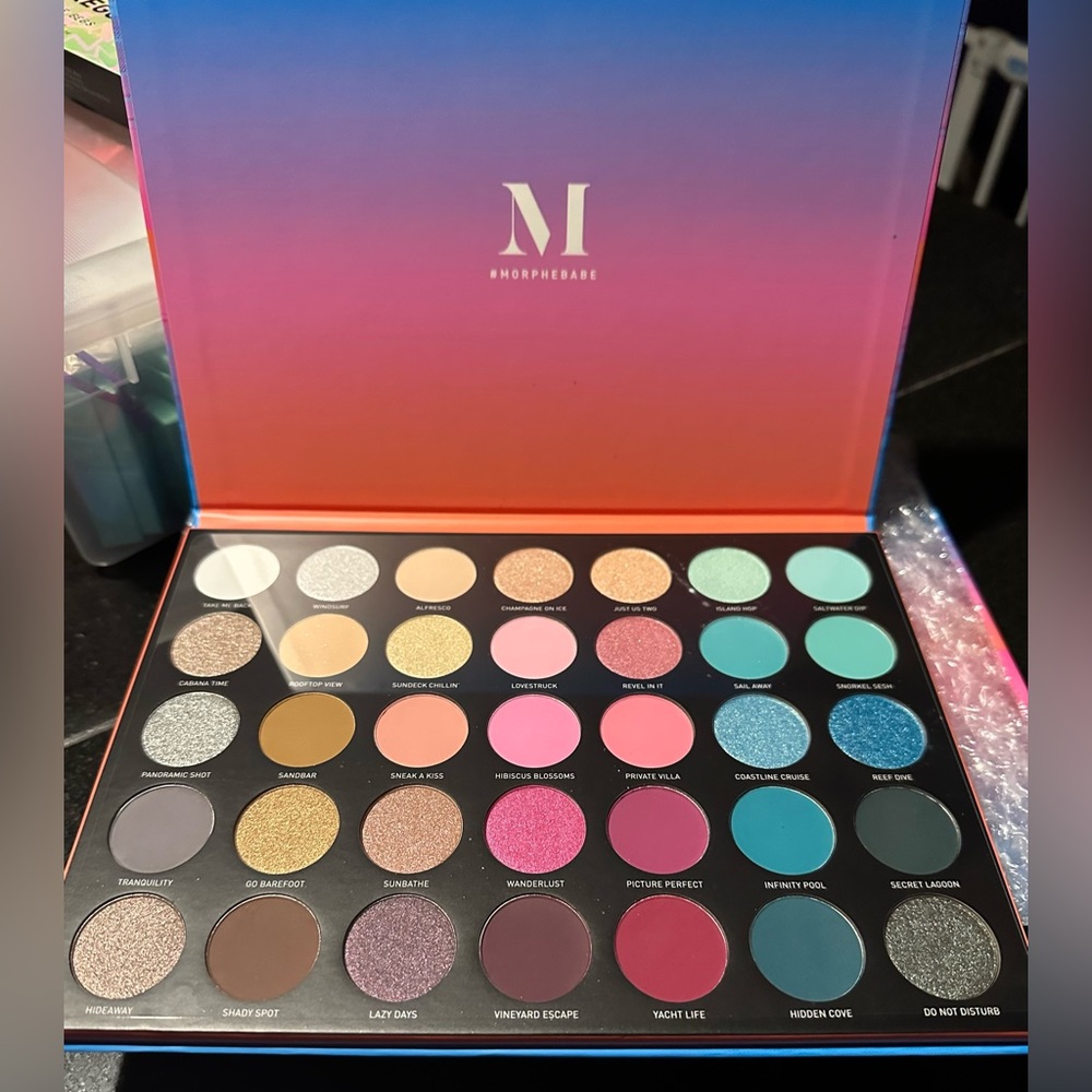 SALE!!! Brand new Morphe palette 35S sweet oasis!